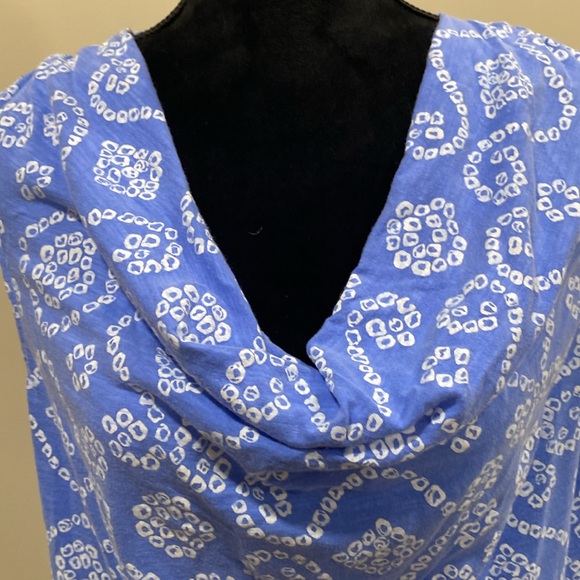 iCantoo Cowl Neck Tank Top in Periwinkle with White Design - Picture 3 of 9